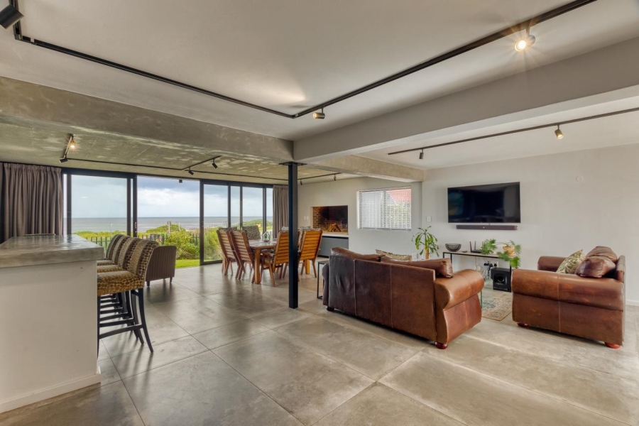5 Bedroom Property for Sale in Sandbaai Western Cape
